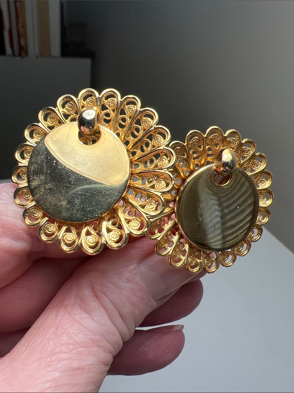 Gorgeous Gold Tone Floral Filigree Clip-On Earrings - Estate Vintage